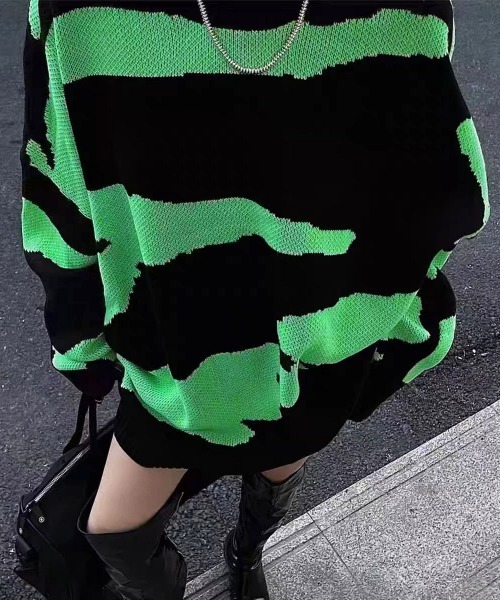 me+em select(ミームセレクト)の「ビッグシルエットバイカラーゼブラニット / bicolor zebra pattern knit(ニット/セーター・レディース・グリーン/ピンク/オレンジ・FREE)」の4枚目の写真
