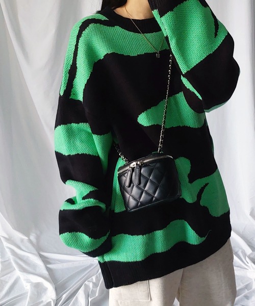 me+em select(ミームセレクト)の「ビッグシルエットバイカラーゼブラニット / bicolor zebra pattern knit(ニット/セーター・レディース・グリーン/ピンク/オレンジ・FREE)」の8枚目の写真