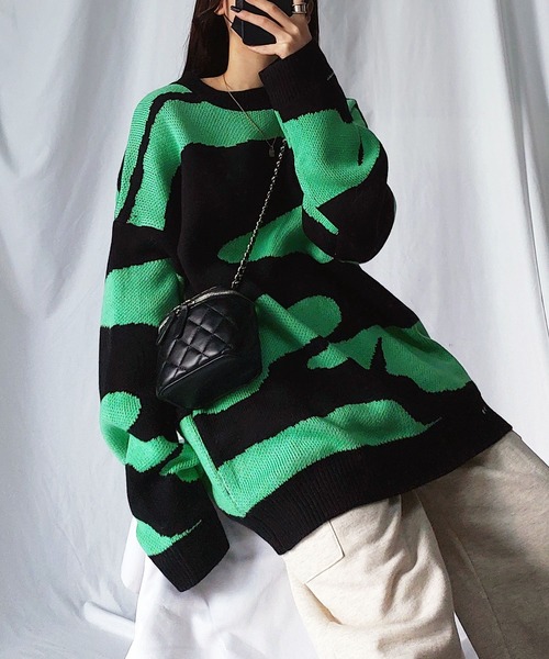 me+em select(ミームセレクト)の「ビッグシルエットバイカラーゼブラニット / bicolor zebra pattern knit(ニット/セーター・レディース・グリーン/ピンク/オレンジ・FREE)」の11枚目の写真