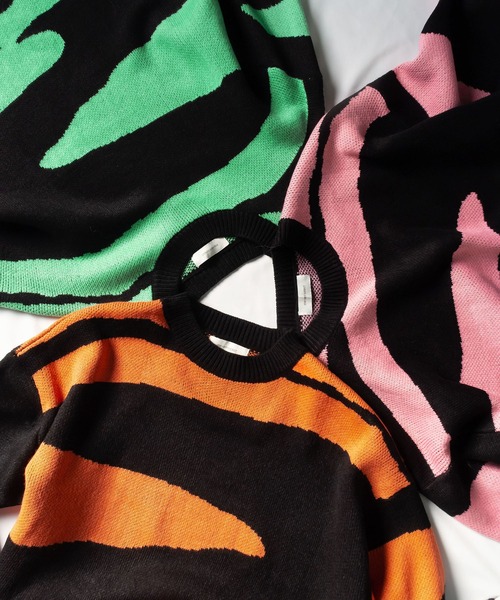 me+em select(ミームセレクト)の「ビッグシルエットバイカラーゼブラニット / bicolor zebra pattern knit(ニット/セーター・レディース・グリーン/ピンク/オレンジ・FREE)」の9枚目の写真