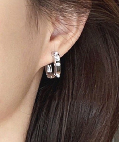 Futier land(フューティアランド)の「タイニーストーンフープピアス(ピアス(両耳用)・レディース・シルバー/ゴールド・FREE)」の1枚目の写真