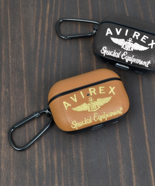 AVIREX(アヴィレックス)の「アヴィレックス AirPods Pro 第3世代 第2世代 第1世代 ケース「刺繍ロゴ」(ヘッドフォン/イヤホン・メンズ・ブラック/ブラウン/グレー/ネイビー・A/B)」の4枚目の写真