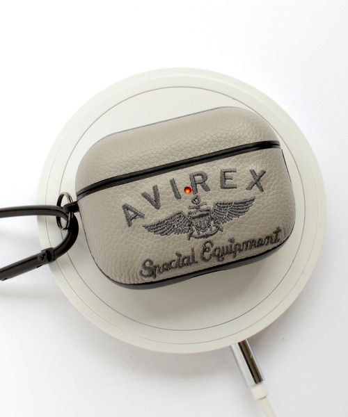 AVIREX(アヴィレックス)の「アヴィレックス AirPods Pro 第3世代 第2世代 第1世代 ケース「刺繍ロゴ」(ヘッドフォン/イヤホン・メンズ・ブラック/ブラウン/グレー/ネイビー・A/B)」の15枚目の写真