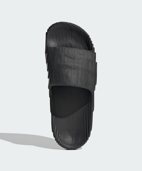 adidas(アディダス)の「adidas/アディダス ADILETTE 22 アディレッタ(サンダル・メンズ・ライトブラウン/ホワイト/ダークグレー/ブラック/グリーン系その他/ベージュ系その他/ブルー/アイボリー・25.5/27.5/23.5/26.5/28.5/24.5)」の3枚目の写真
