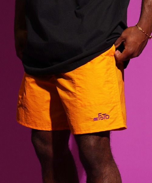 ◆未使用美品◆ VETEMENTS ファイヤーパターン 水陸両用 ショートパンツ XSFBS01J2 UVカット 水陸両用 ショートパンツ