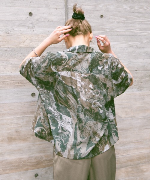 Happy John（ハッピージョン）の「art design open color shirt/アートデザインオープンカラーシャツ（シャツ/ブラウス・レディース・ブルー/グリーン/ブラック・FREE）」の5枚目の写真