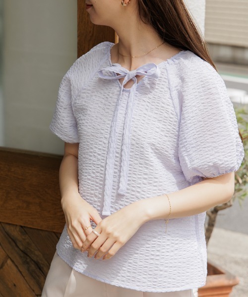 flower(フラワー)の「チャーミングリボントップ(シャツ/ブラウス・レディース・ブルー/ホワイト・FREE)」の2枚目の写真