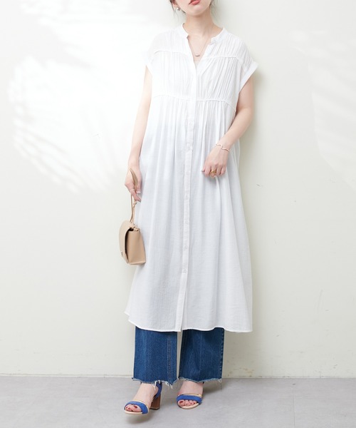 natural couture(ナチュラルクチュール)の「ギャザーデザイン楊柳シャツワンピース(ワンピース・レディース・オフホワイト/カーキ/ブラック/オレンジ・FREE)」の7枚目の写真