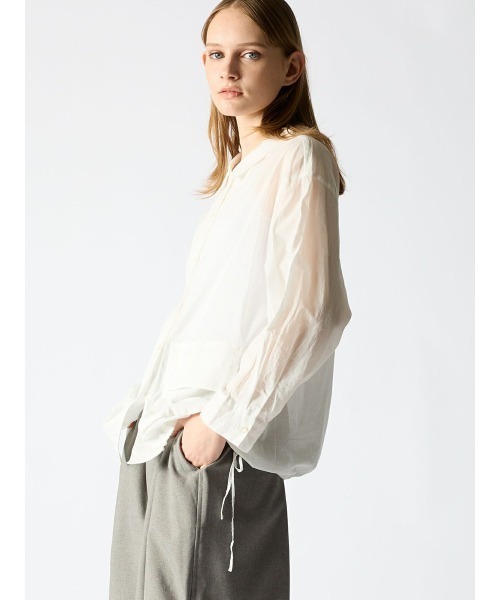 mizuiro ind 白 長袖シャツ　ポケット付き mizuiroind（ミズイロインド）の「mizuiro ind ポケットデザイン