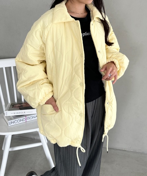 CLEA（クレア）の「裏ボアオーバーサイズキルティングジャケット/中綿コート（ブルゾン・レディース・ブルー/ホワイト/ブラック/ベージュ/ピンク/カーキ/アイボリー/オリーブ/ミント/イエロー・FREE/S）」の9枚目の写真