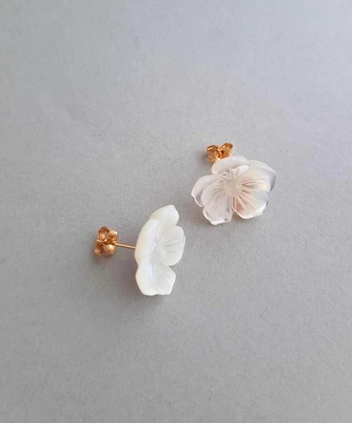 SARINOHANA/14kgfフラワー天然石シェルピアス（ピアス（両耳用