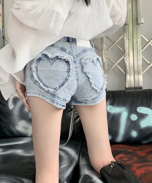 LYEON（リヨン）の「バックハートポケットデニムショートパンツ
