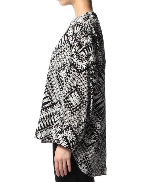 ASTRAET(アストラット)の「ASTRAET(アストラット) ボヘミアンプリントスウェットシャツ(シャツ/ブラウス・レディース・ブラック・0)」の5枚目の写真
