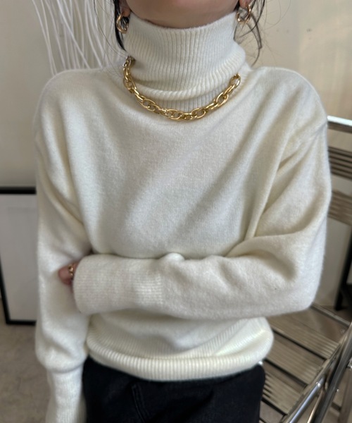 ULEULA（ウルア）の「ハイネックルーズニット（ニット/セーター・レディース・ブラック/アイボリー/ブラウン・FREE）」の2枚目の写真