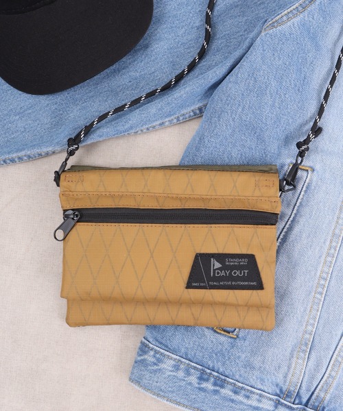 DAY OUT(デイアウト)の「DAY OUT EcOCHE-X Eco bag in Sacoche(ショルダーバッグ・メンズ・ホワイト/イエロー/オリーブ/ブルー/ライトブラウン/ブラック・FREE)」の3枚目の写真