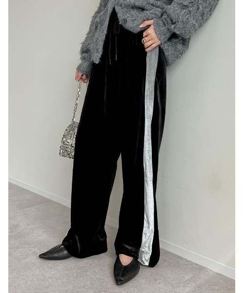 Re:EDIT（リエディ）の「[低身長/高身長サイズ有]ベロアドロストストレートトラックパンツ（その他パンツ・レディース・モカ/シルバー/ブラック/ブラック系その他/チャコールグレー・SHORT/LARGE/MEDIUM/TALL）」の4枚目の写真