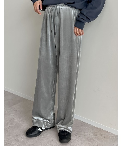 Re:EDIT（リエディ）の「[低身長/高身長サイズ有]ベロアドロストストレートトラックパンツ（その他パンツ・レディース・モカ/シルバー/ブラック/ブラック系その他/チャコールグレー・SHORT/LARGE/MEDIUM/TALL）」の5枚目の写真