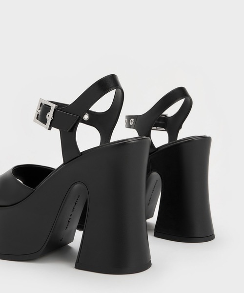 CHARLES & KEITH（チャールズ & キース）の「Jocelyn ジョスリン グロメットアンクルストラッププラットフォームサンダル（サンダル・レディース・ブラウン/ブラック・22.5cm/25cm/24.5cm/23.5cm/23cm）」の3枚目の写真