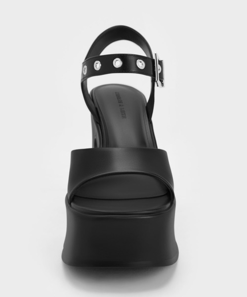 CHARLES & KEITH（チャールズ & キース）の「Jocelyn ジョスリン グロメットアンクルストラッププラットフォームサンダル（サンダル・レディース・ブラウン/ブラック・22.5cm/25cm/24.5cm/23.5cm/23cm）」の4枚目の写真