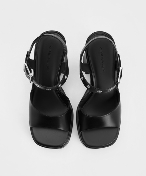 CHARLES & KEITH（チャールズ & キース）の「Jocelyn ジョスリン グロメットアンクルストラッププラットフォームサンダル（サンダル・レディース・ブラウン/ブラック・22.5cm/25cm/24.5cm/23.5cm/23cm）」の5枚目の写真