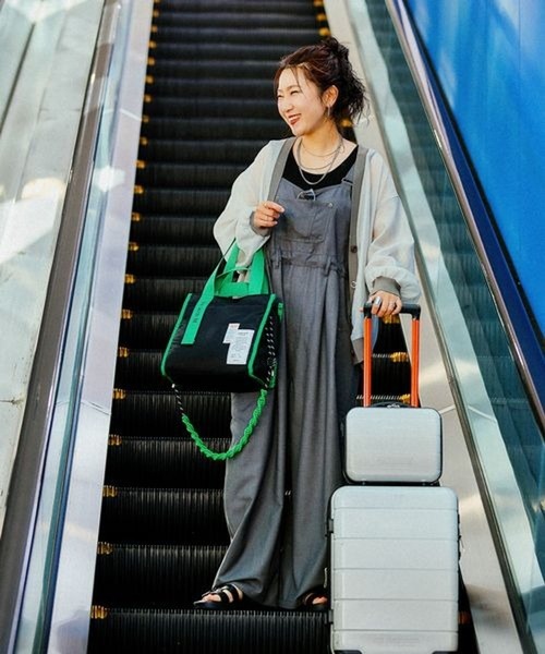 niko and...（ニコアンド）の「オリジナルニコロゴキャリーケースS/容量30-35L（トラベルグッズ・レディース・ブラック/オフホワイト/ライトイエロー・0）」の4枚目の写真