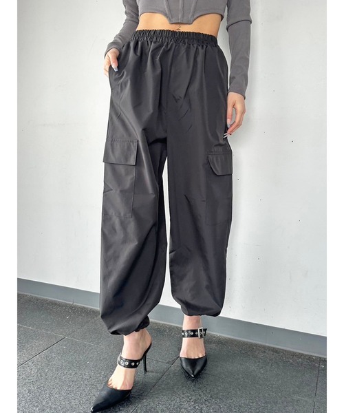EGOIST（エゴイスト）の「ワイドストレートカーゴパンツ（カーゴパンツ・レディース・ピンク/ブラック/グレー・FREE）」の2枚目の写真