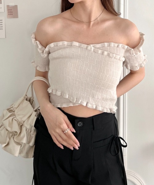 Loueme(ルエム)の「クロスデザインオフショルリブトップス(Tシャツ/カットソー・レディース・ブラック系その他/レッド系その他/ホワイト系その他/アイボリー/ピンク/ブラック・FREE)」の2枚目の写真