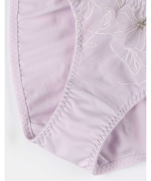 AMPHI（アンフィ）の「【まる胸メイク】ブラ&ショーツセット エンブロイダリーレース（ブラ&ショーツ・レディース・ラベンダー/ライトブルーグレー/イエロー/ブルー/ライトブラウン/ホワイト/ライトグリーン/ベビーピンク/チェリーピンク/ベージュ/レッド/ピンク系その他/グレー系その他/バイオレット/ピンク・B65/B70/E65/E70/E75/B75/C65/C70/C75/D70/D75/D65）」の22枚目の写真