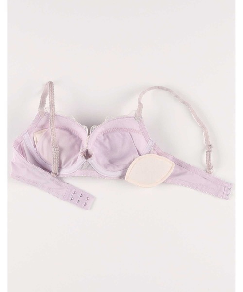 AMPHI（アンフィ）の「【まる胸メイク】ブラ&ショーツセット エンブロイダリーレース（ブラ&ショーツ・レディース・ラベンダー/ライトブルーグレー/イエロー/ブルー/ライトブラウン/ホワイト/ライトグリーン/ベビーピンク/チェリーピンク/ベージュ/レッド/ピンク系その他/グレー系その他/バイオレット/ピンク・B65/B70/E65/E70/E75/B75/C65/C70/C75/D70/D75/D65）」の21枚目の写真