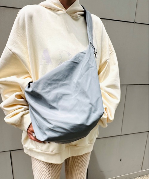 ALTROSE(アルトローズ)の「ALTROSE / レフト2WAYショルダー / #332902(ショルダーバッグ・レディース・ホワイト系その他/シルバー/ブラック系その他/アイボリー/グレー系その他/ブラック・ONESIZE)」の5枚目の写真