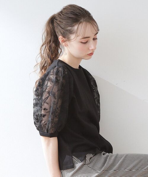 couture brooch（クチュールブローチ）の「◆【接触冷感/UVケア/マシンウォッシャブル】袖レースデザイントップス（Tシャツ/カットソー・レディース・ライトグレー/オフホワイト/ブラック・42/40/38/36）」の3枚目の写真