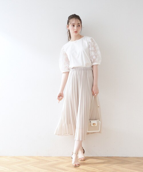 couture brooch（クチュールブローチ）の「◆【接触冷感/UVケア/マシンウォッシャブル】袖レースデザイントップス（Tシャツ/カットソー・レディース・ライトグレー/オフホワイト/ブラック・42/40/38/36）」の4枚目の写真