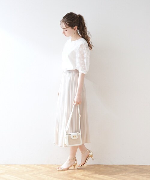 couture brooch（クチュールブローチ）の「◆【接触冷感/UVケア/マシンウォッシャブル】袖レースデザイントップス（Tシャツ/カットソー・レディース・ライトグレー/オフホワイト/ブラック・42/40/38/36）」の5枚目の写真