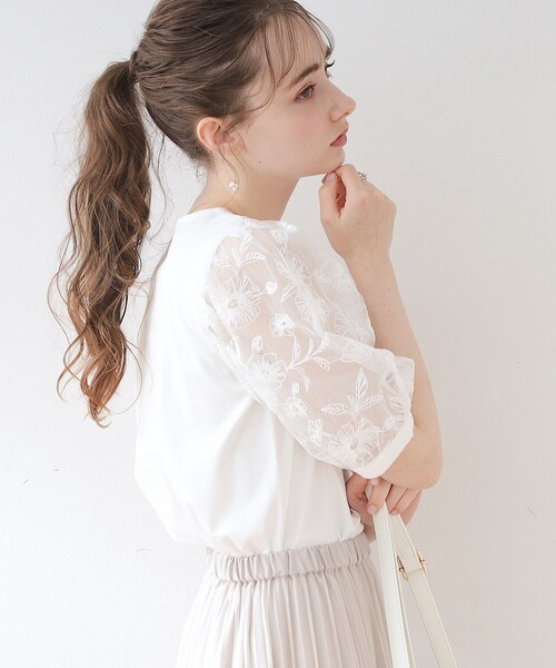 couture brooch（クチュールブローチ）の「◆【接触冷感/UVケア/マシンウォッシャブル】袖レースデザイントップス（Tシャツ/カットソー・レディース・ライトグレー/オフホワイト/ブラック・42/40/38/36）」の9枚目の写真