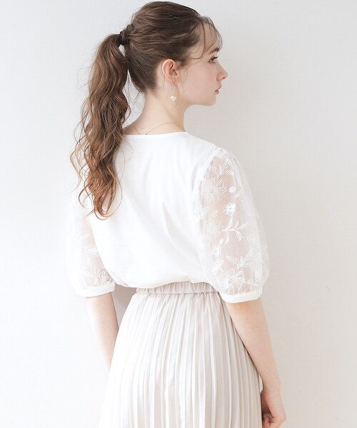couture brooch（クチュールブローチ）の「◆【接触冷感/UVケア/マシンウォッシャブル】袖レースデザイントップス（Tシャツ/カットソー・レディース・ライトグレー/オフホワイト/ブラック・42/40/38/36）」の10枚目の写真