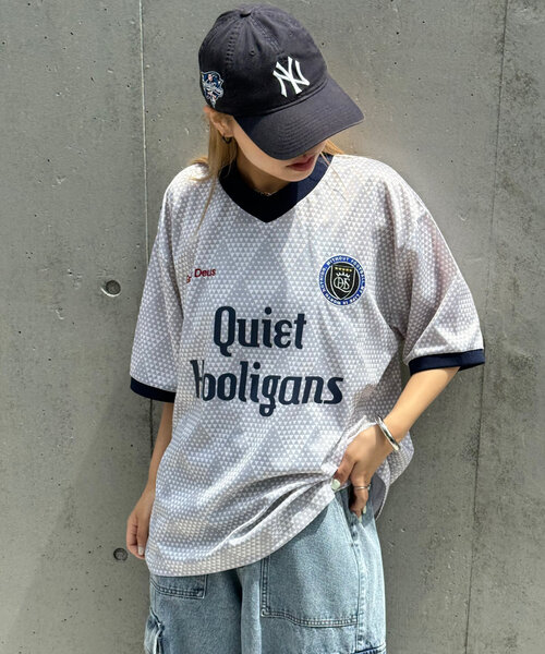 CIAOPANIC(チャオパニック)の「【ユニセックス】フットボールVネックゲームシャツ(Tシャツ/カットソー・レディース・ベージュ/グリーン/ホワイト/ブラック・FREE)」の2枚目の写真