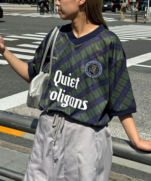 CIAOPANIC(チャオパニック)の「【ユニセックス】フットボールVネックゲームシャツ(Tシャツ/カットソー・レディース・ベージュ/グリーン/ホワイト/ブラック・FREE)」の4枚目の写真