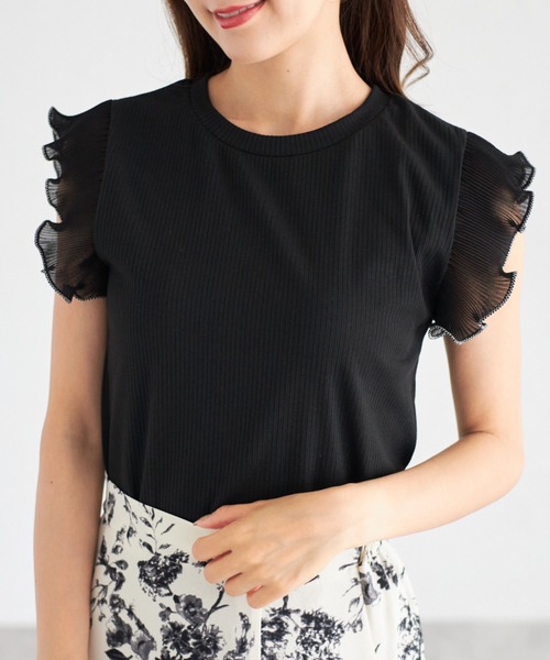 tocco closet(トッコ クローゼット)の「【ZOZO限定】シフォンフリルスリーブトップス(シャツ/ブラウス・レディース・ブラック/オフホワイト/チャコールグレー・M)」の3枚目の写真