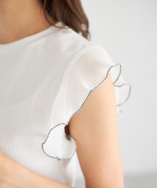 tocco closet(トッコ クローゼット)の「【ZOZO限定】シフォンフリルスリーブトップス(シャツ/ブラウス・レディース・ブラック/オフホワイト/チャコールグレー・M)」の15枚目の写真
