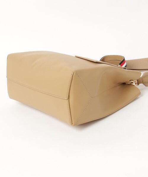 TOMMY HILFIGER(トミーヒルフィガー)の「ミディアムショッパートートバッグ(トートバッグ・レディース・ベージュ/レッド/ブラック・FREE)」の4枚目の写真