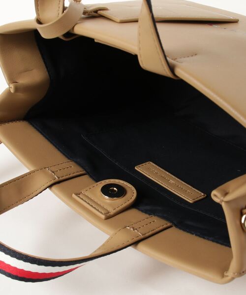 TOMMY HILFIGER(トミーヒルフィガー)の「ミディアムショッパートートバッグ(トートバッグ・レディース・ベージュ/レッド/ブラック・FREE)」の14枚目の写真