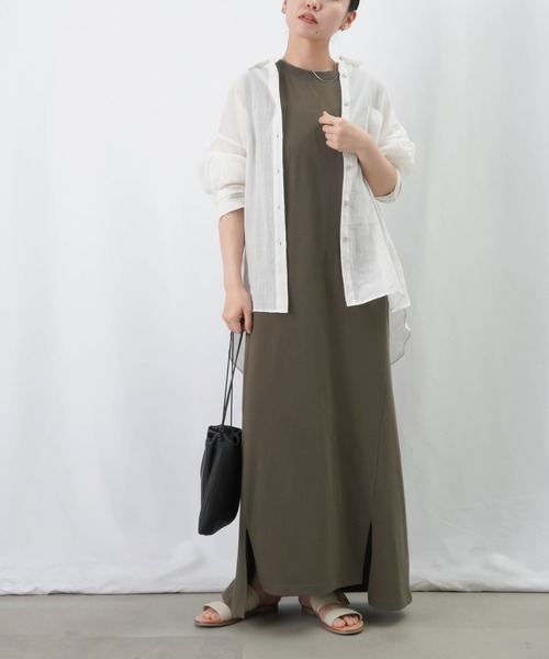 LUCA/LADY LUCK LUCA（ルカ/レディラックルカ）の「LC/LLL スリットノースリーブカットワンピース / ノースリカットマキシワンピース（ワンピース・レディース・ブルー/カーキ/ブラック/ライトグレー・FREE）」の4枚目の写真