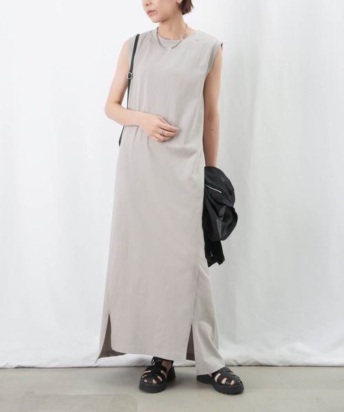 LUCA/LADY LUCK LUCA（ルカ/レディラックルカ）の「LC/LLL スリットノースリーブカットワンピース / ノースリカットマキシワンピース（ワンピース・レディース・ブルー/カーキ/ブラック/ライトグレー・FREE）」の3枚目の写真