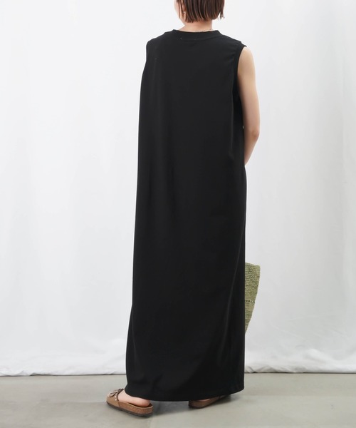 LUCA/LADY LUCK LUCA（ルカ/レディラックルカ）の「LC/LLL スリットノースリーブカットワンピース / ノースリカットマキシワンピース（ワンピース・レディース・ブルー/カーキ/ブラック/ライトグレー・FREE）」の6枚目の写真