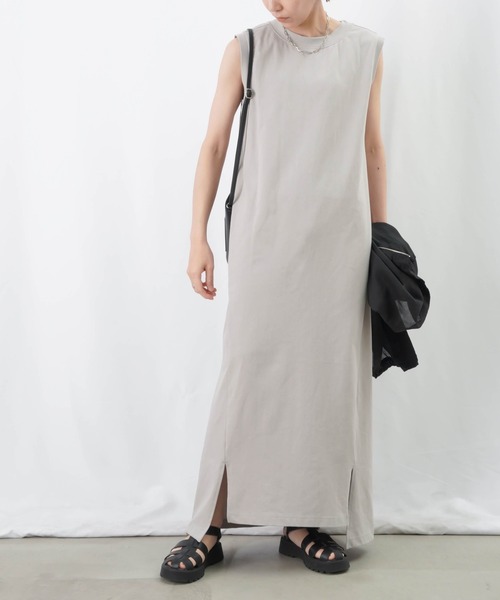 LUCA/LADY LUCK LUCA（ルカ/レディラックルカ）の「LC/LLL スリットノースリーブカットワンピース / ノースリカットマキシワンピース（ワンピース・レディース・ブルー/カーキ/ブラック/ライトグレー・FREE）」の13枚目の写真