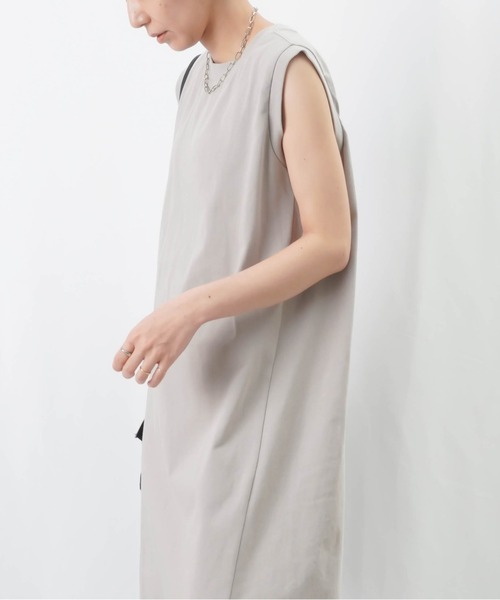 LUCA/LADY LUCK LUCA（ルカ/レディラックルカ）の「LC/LLL スリットノースリーブカットワンピース / ノースリカットマキシワンピース（ワンピース・レディース・ブルー/カーキ/ブラック/ライトグレー・FREE）」の12枚目の写真