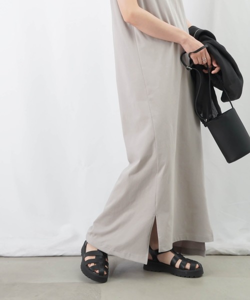 LUCA/LADY LUCK LUCA（ルカ/レディラックルカ）の「LC/LLL スリットノースリーブカットワンピース / ノースリカットマキシワンピース（ワンピース・レディース・ブルー/カーキ/ブラック/ライトグレー・FREE）」の9枚目の写真