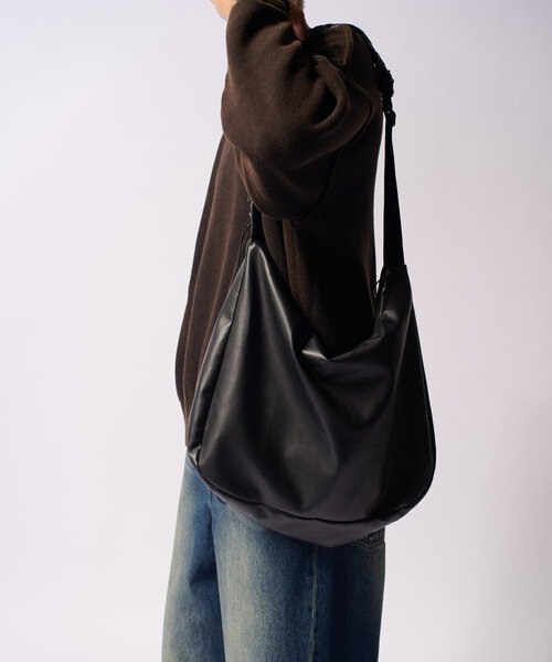 Lui's（ルイス）の「【Neucon/ニューコン】シンセティックレザーシャーリングショルダーバッグ（ショルダーバッグ・メンズ・ブラック/チャコールグレー・FREE）」の17枚目の写真