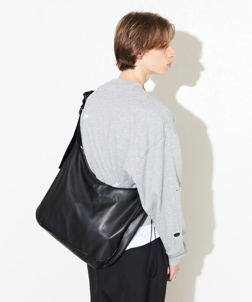 Lui's（ルイス）の「【Neucon/ニューコン】シンセティックレザーシャーリングショルダーバッグ（ショルダーバッグ・メンズ・ブラック/チャコールグレー・FREE）」の19枚目の写真