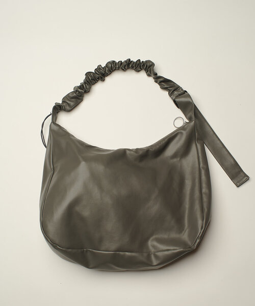 Lui's（ルイス）の「【Neucon/ニューコン】シンセティックレザーシャーリングショルダーバッグ（ショルダーバッグ・メンズ・ブラック/チャコールグレー・FREE）」の13枚目の写真